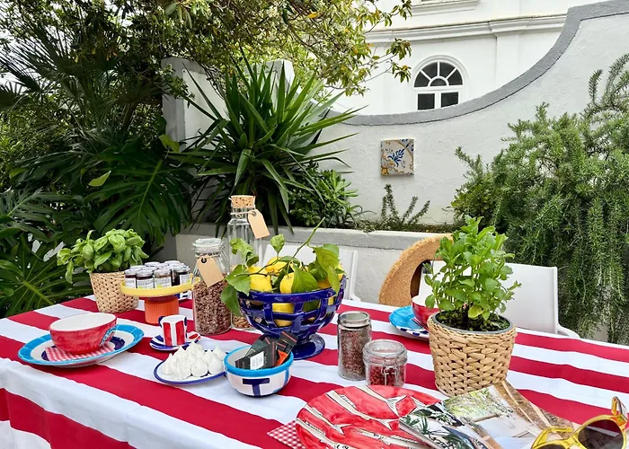Villa Michela, 2Br, 2Bt, Amazing Patio, Jacuzzi, Newly Renovated